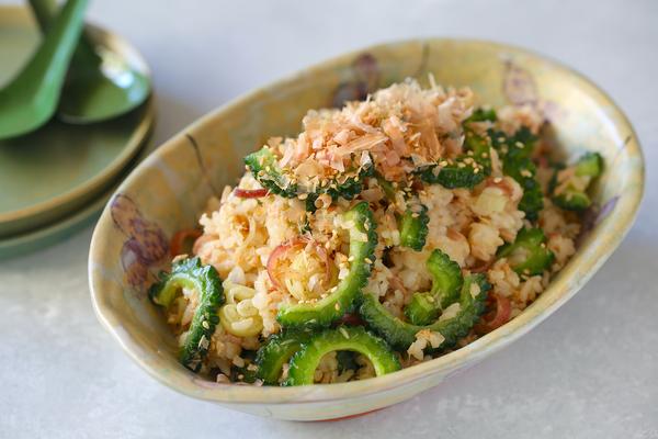 フードプロデューサー「河瀬璃菜」考案！夏の食材で作る美肌レシピ「ゴーヤとツナとみょうがの混ぜご飯」