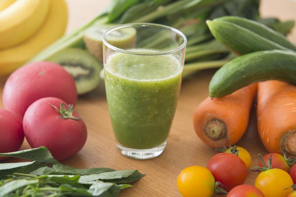 野菜ジュースって本当に体にいいの？飲むタイミングや選ぶポイントは？