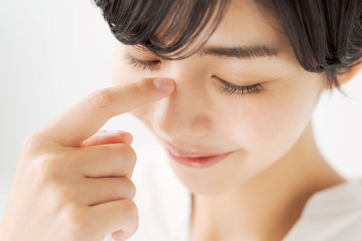 鼻筋 を 細く する 方法